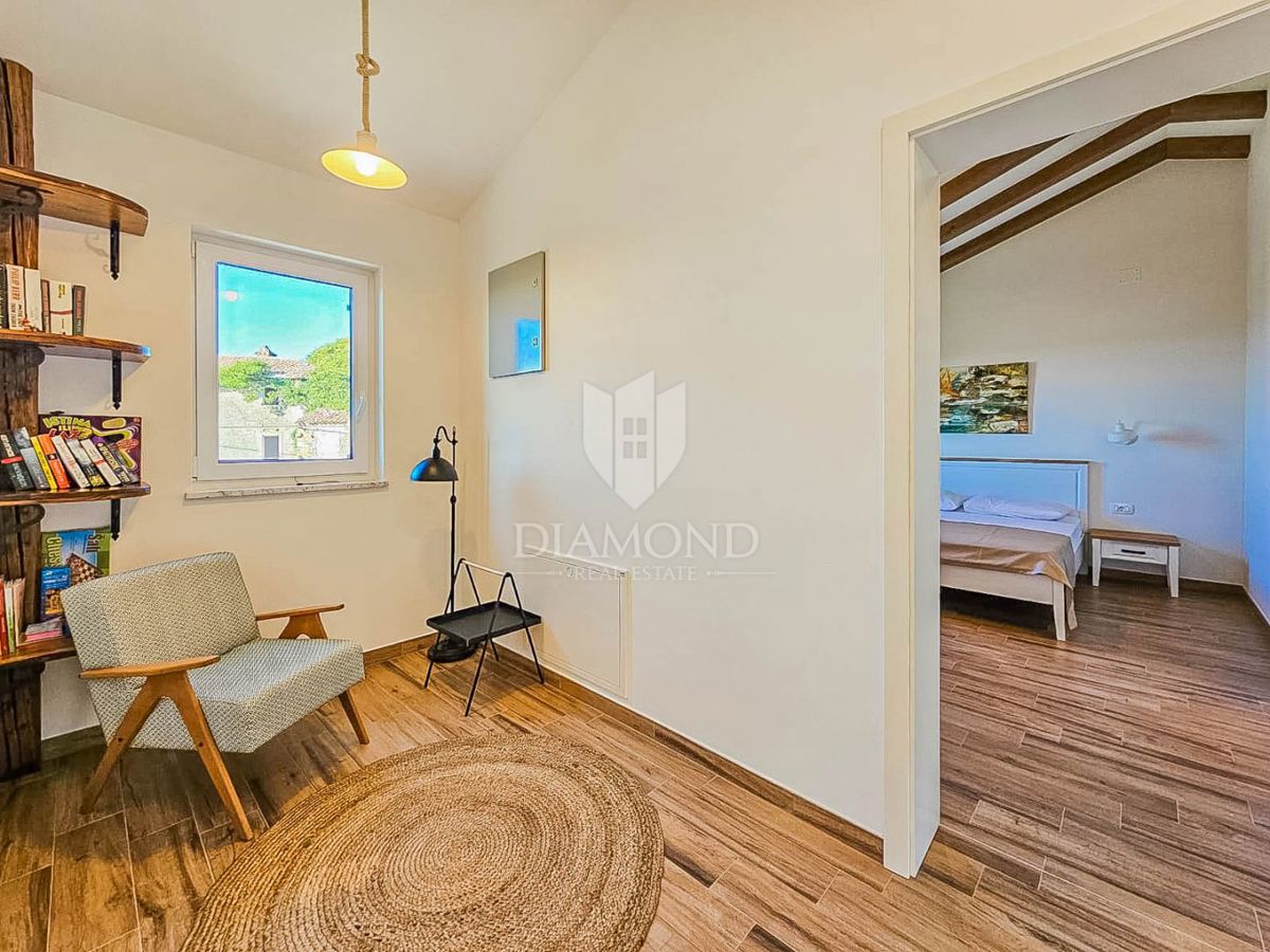 Buie! Una bellissima villa con piscina e vista aperta!