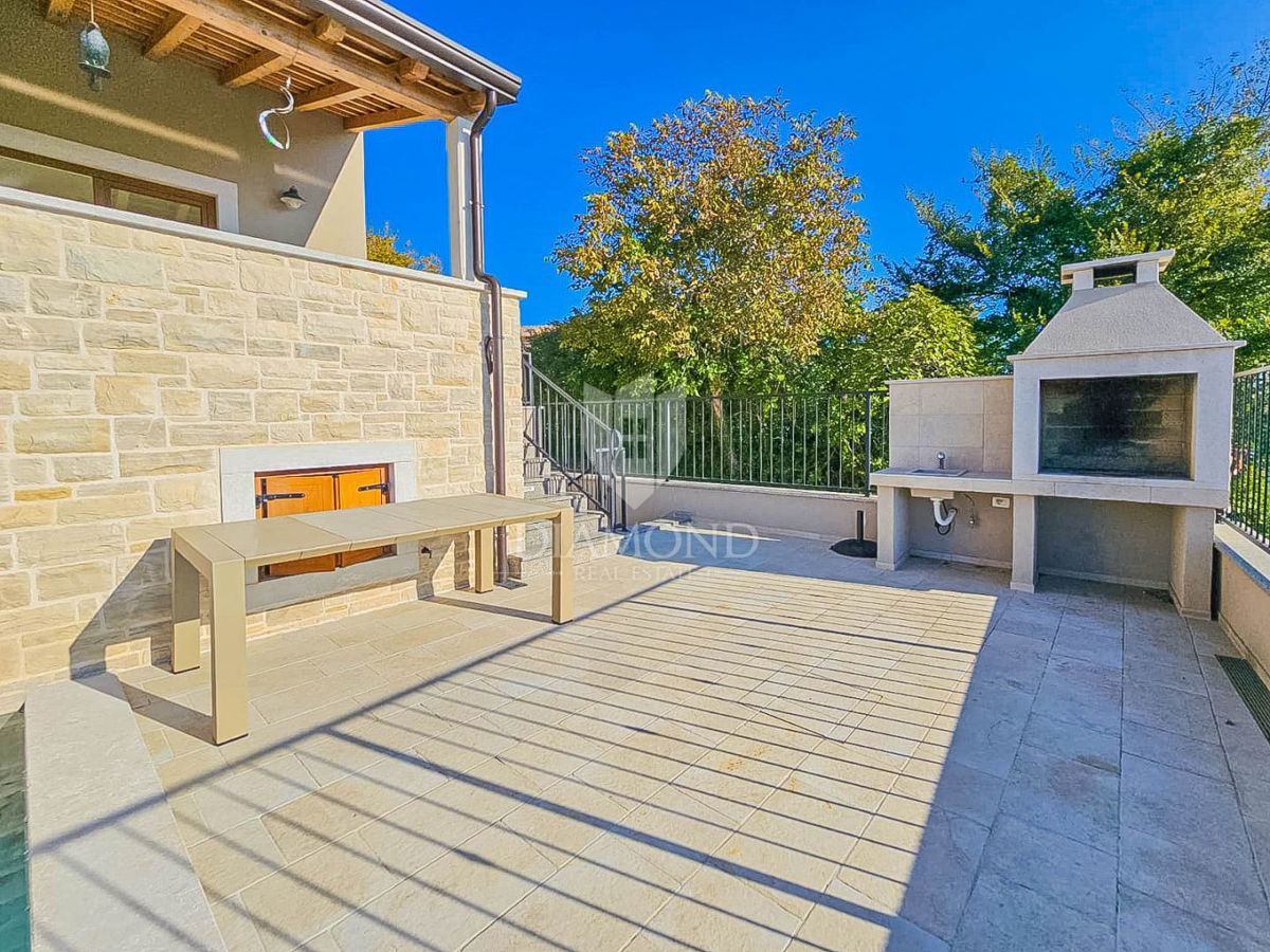 Buie! Una bellissima villa con piscina e vista aperta!