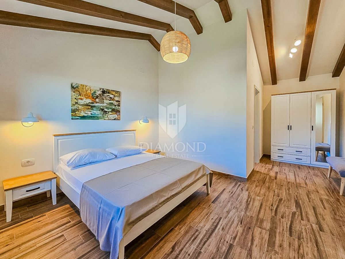 Buie! Una bellissima villa con piscina e vista aperta!