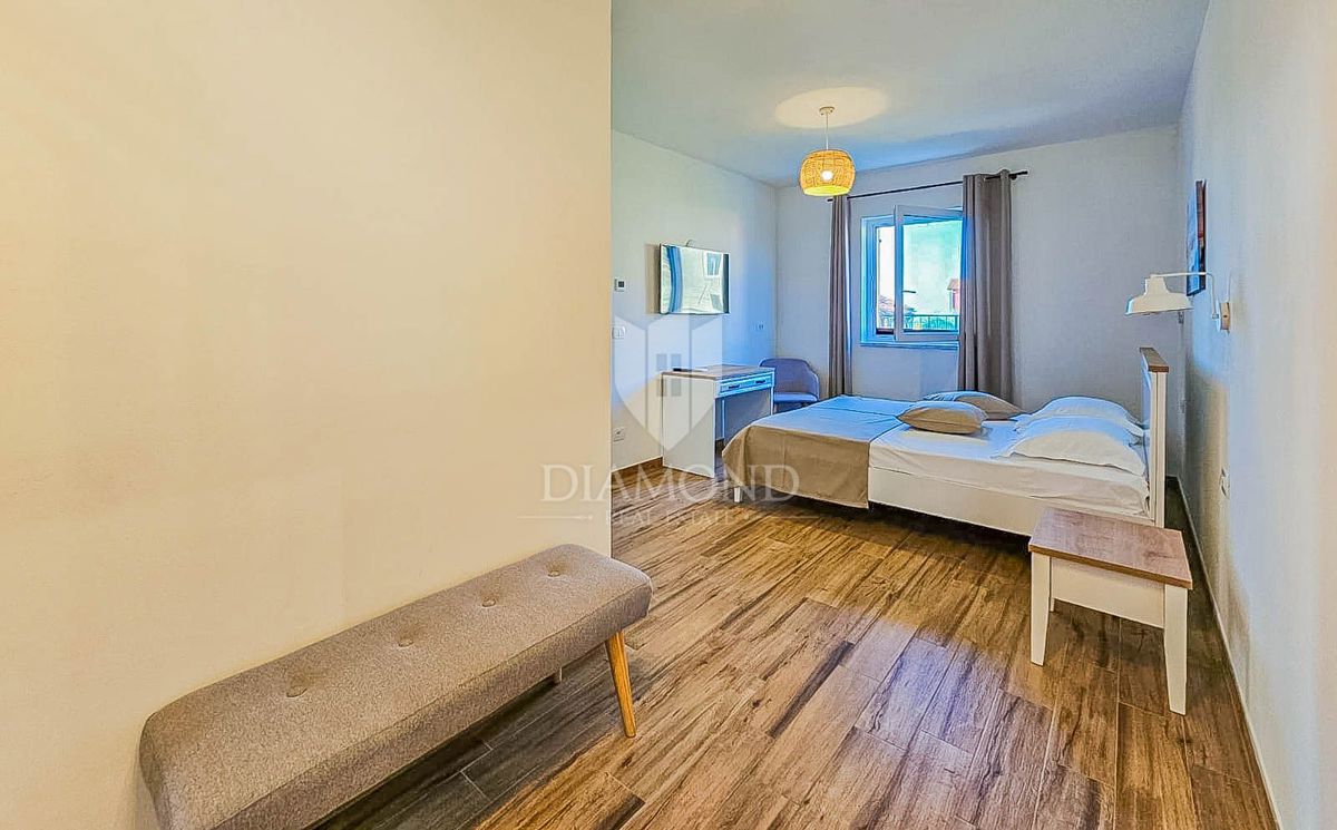 Buie! Una bellissima villa con piscina e vista aperta!