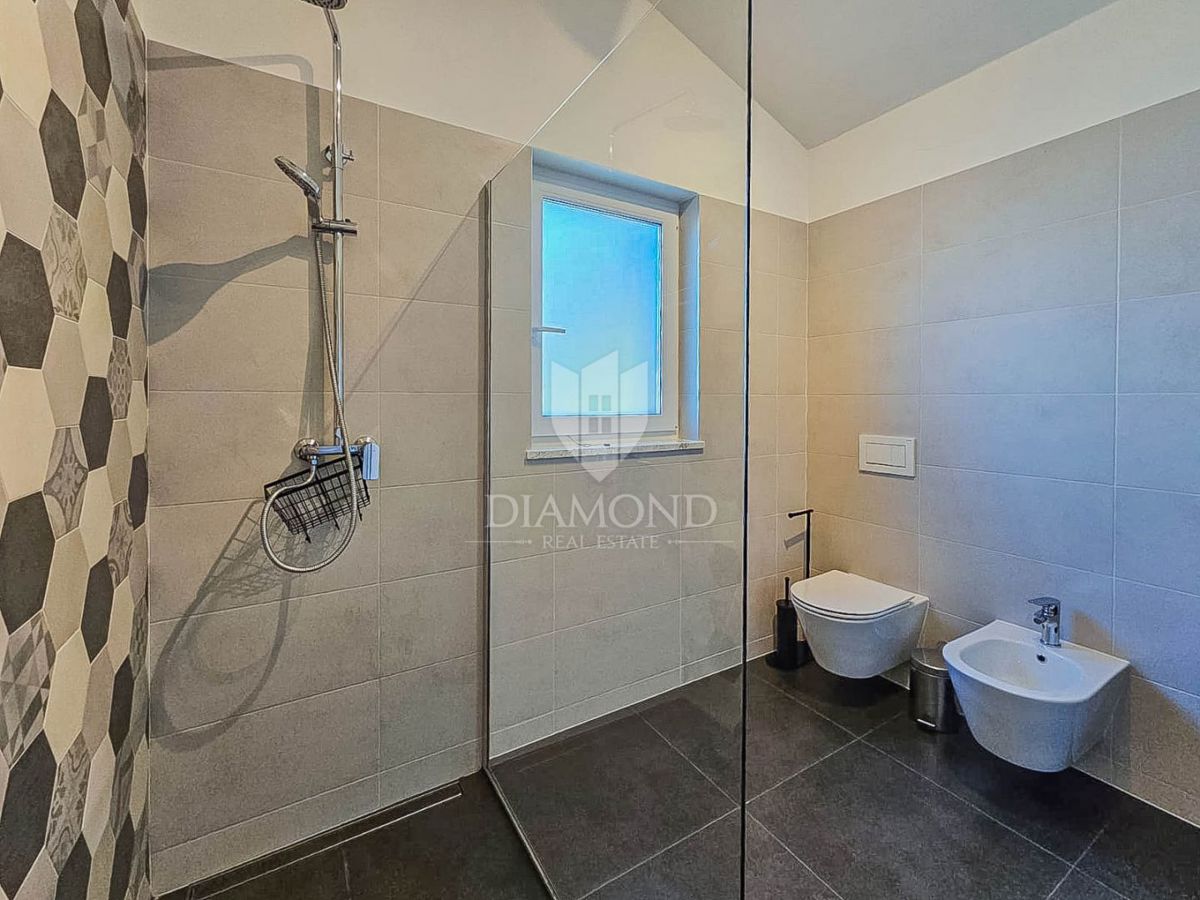 Buie! Una bellissima villa con piscina e vista aperta!