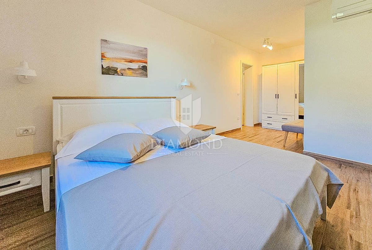 Buie! Una bellissima villa con piscina e vista aperta!