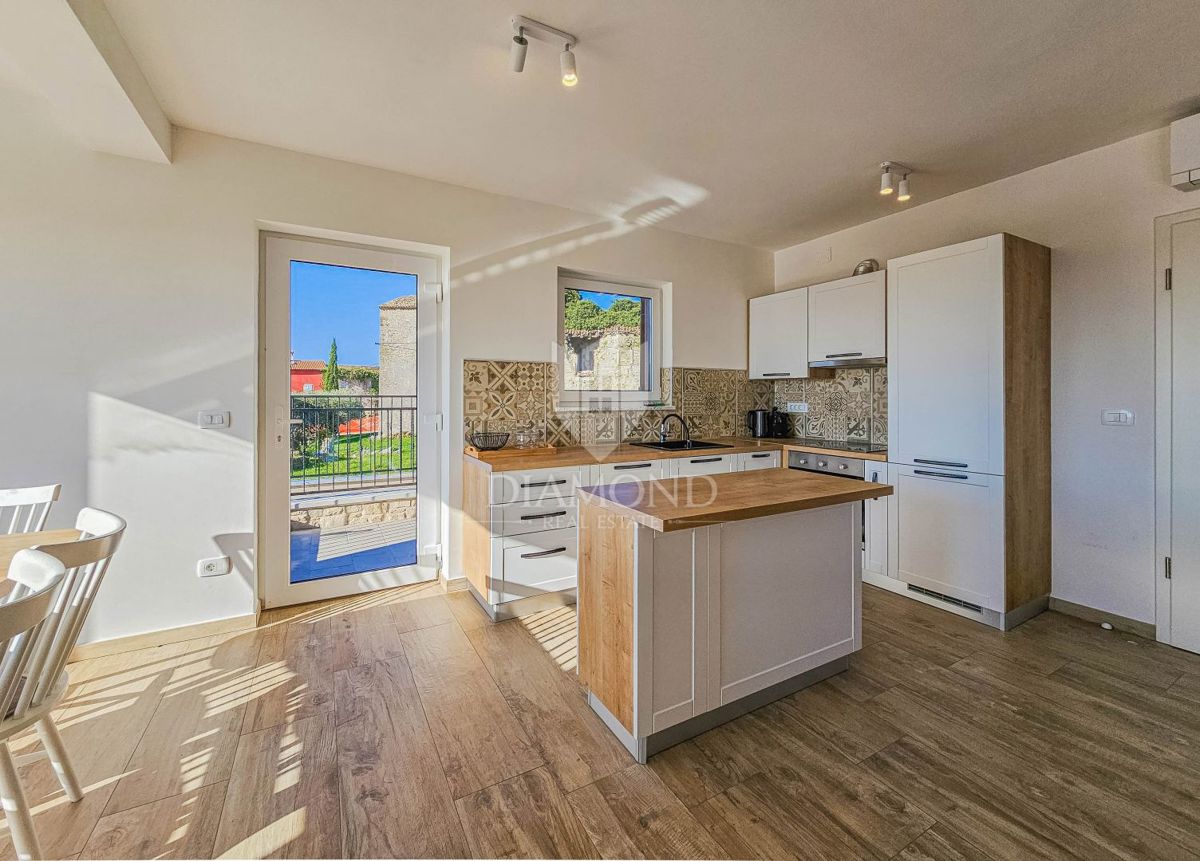 Buie! Una bellissima villa con piscina e vista aperta!