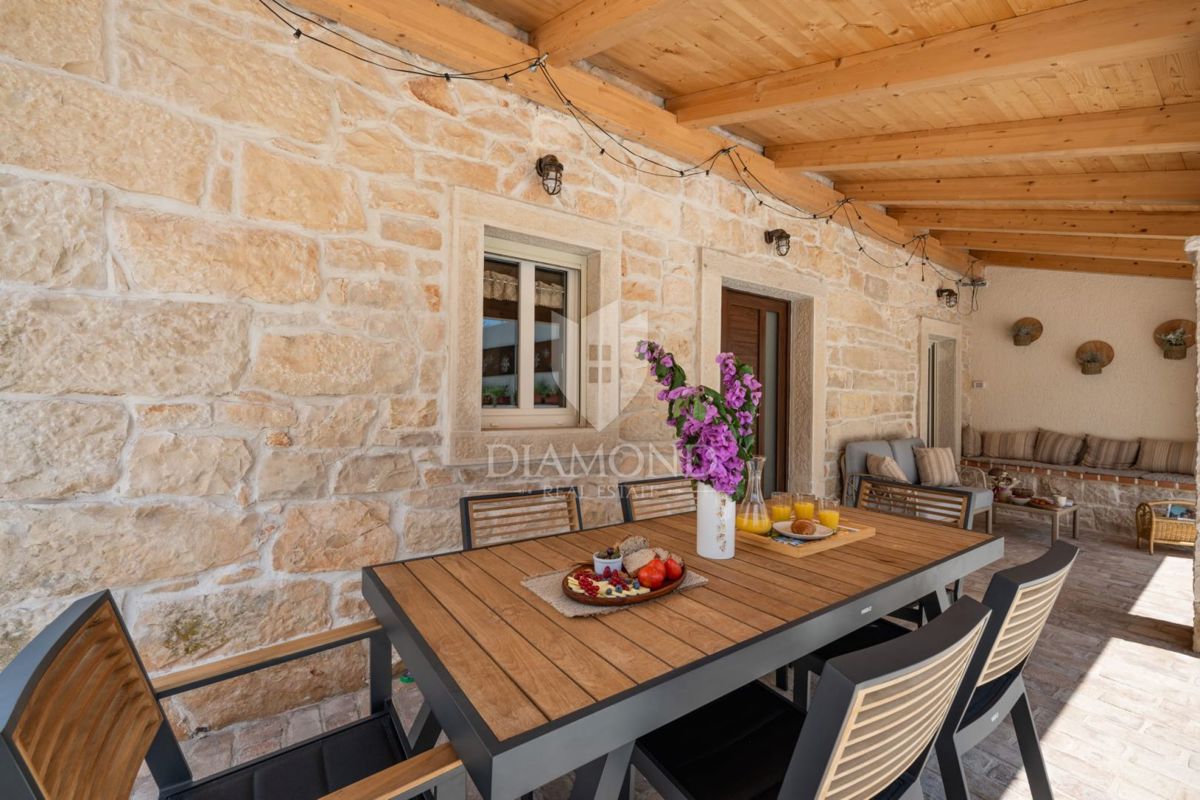 Dimora istriana ristrutturata con piscina vicino a Pola