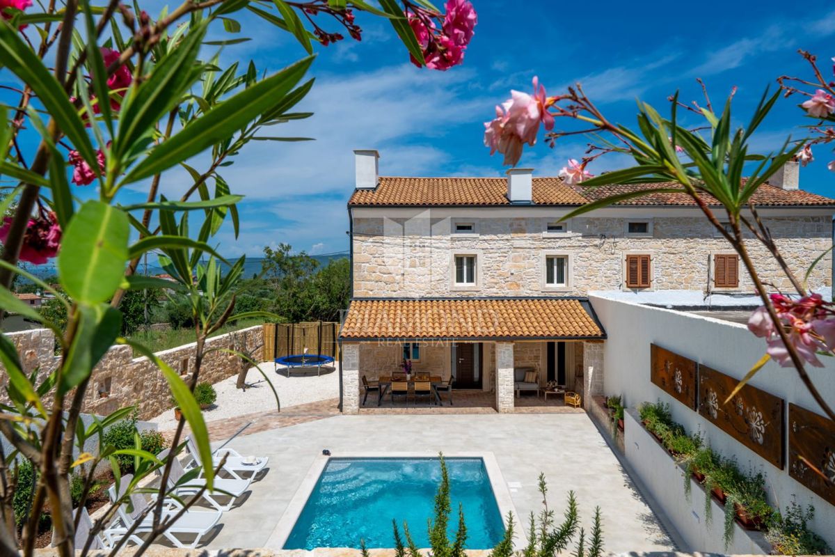 Dimora istriana ristrutturata con piscina vicino a Pola