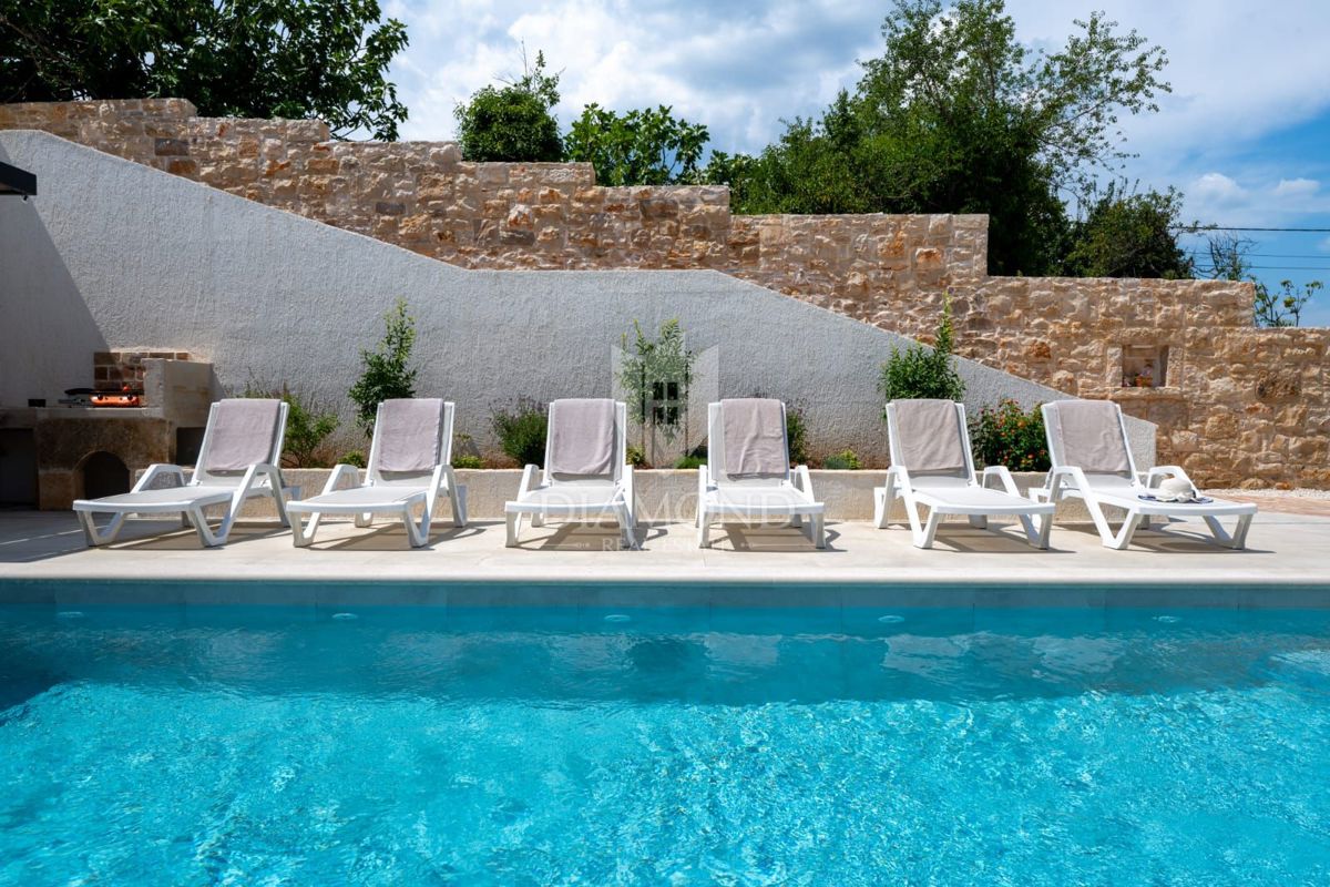 Dimora istriana ristrutturata con piscina vicino a Pola