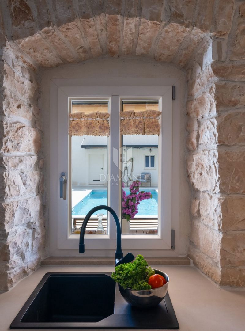 Dimora istriana ristrutturata con piscina vicino a Pola