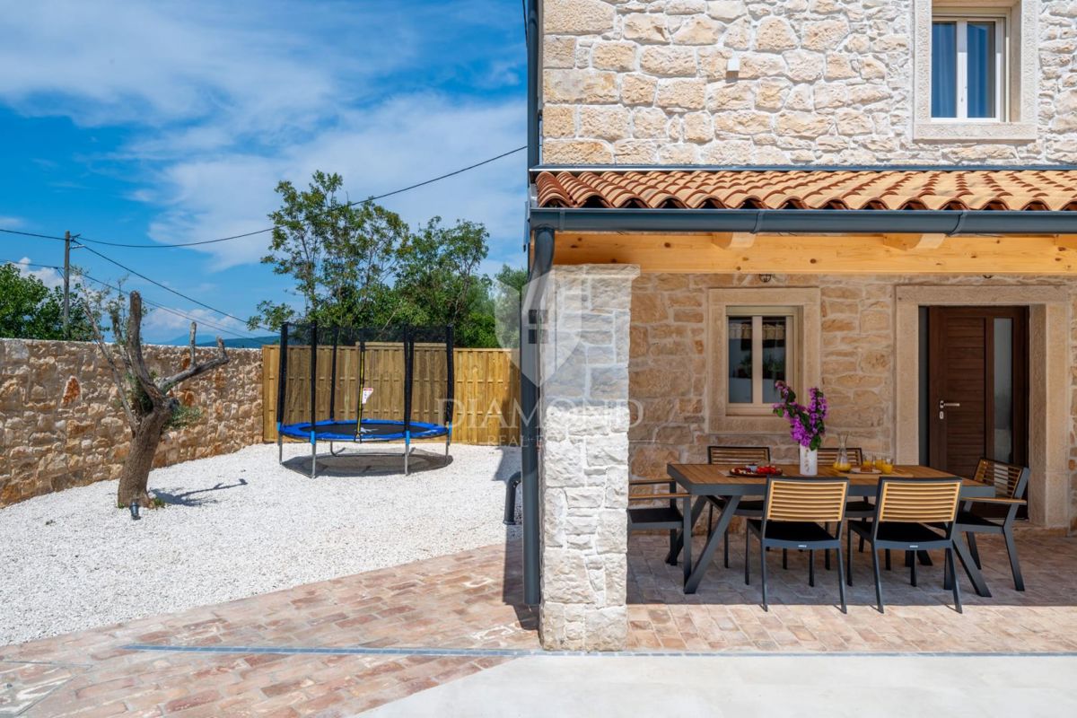 Dimora istriana ristrutturata con piscina vicino a Pola