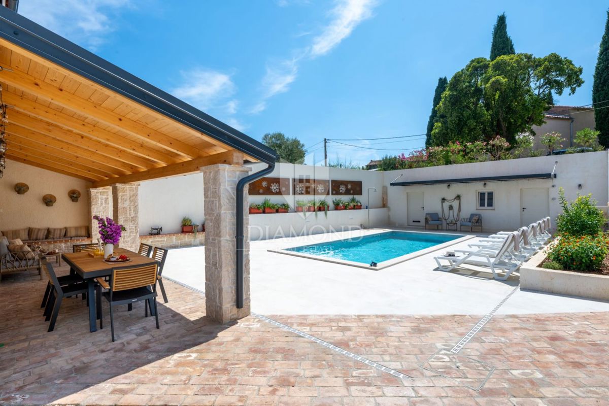 Dimora istriana ristrutturata con piscina vicino a Pola