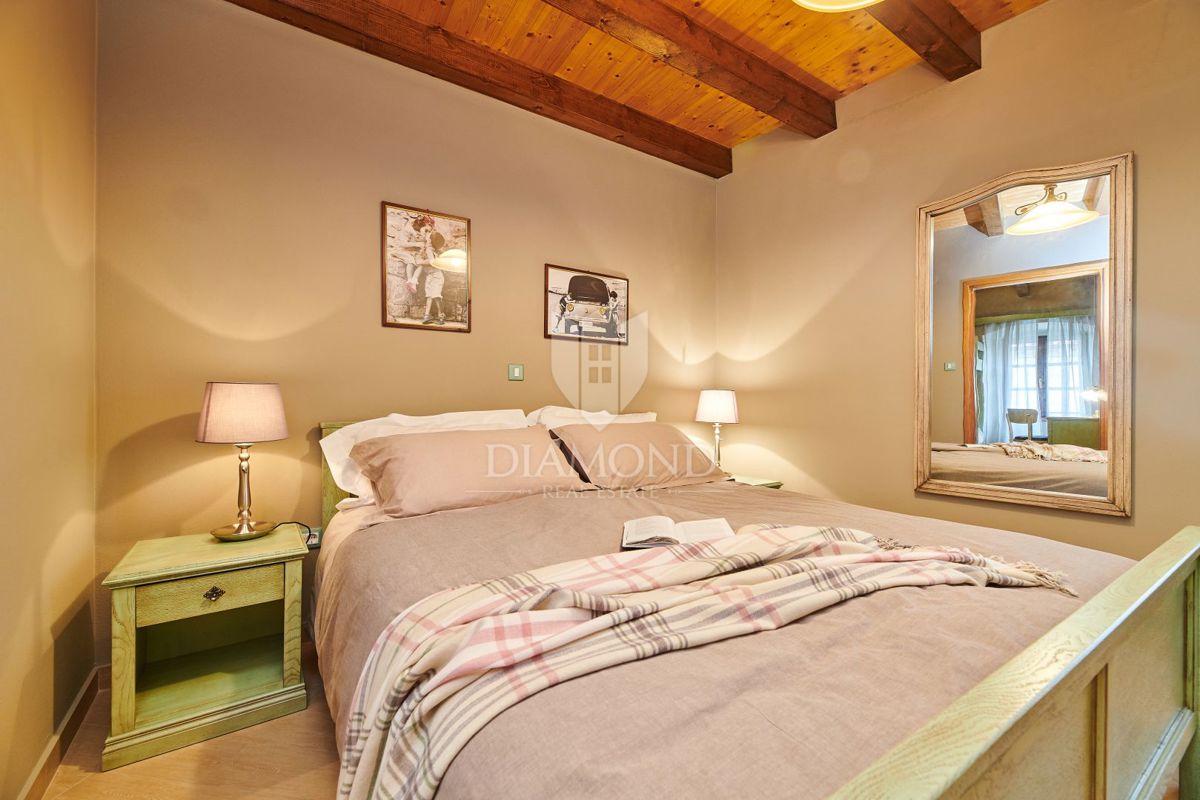 Pisino, dintorni, bellezza in pietra con due piscine