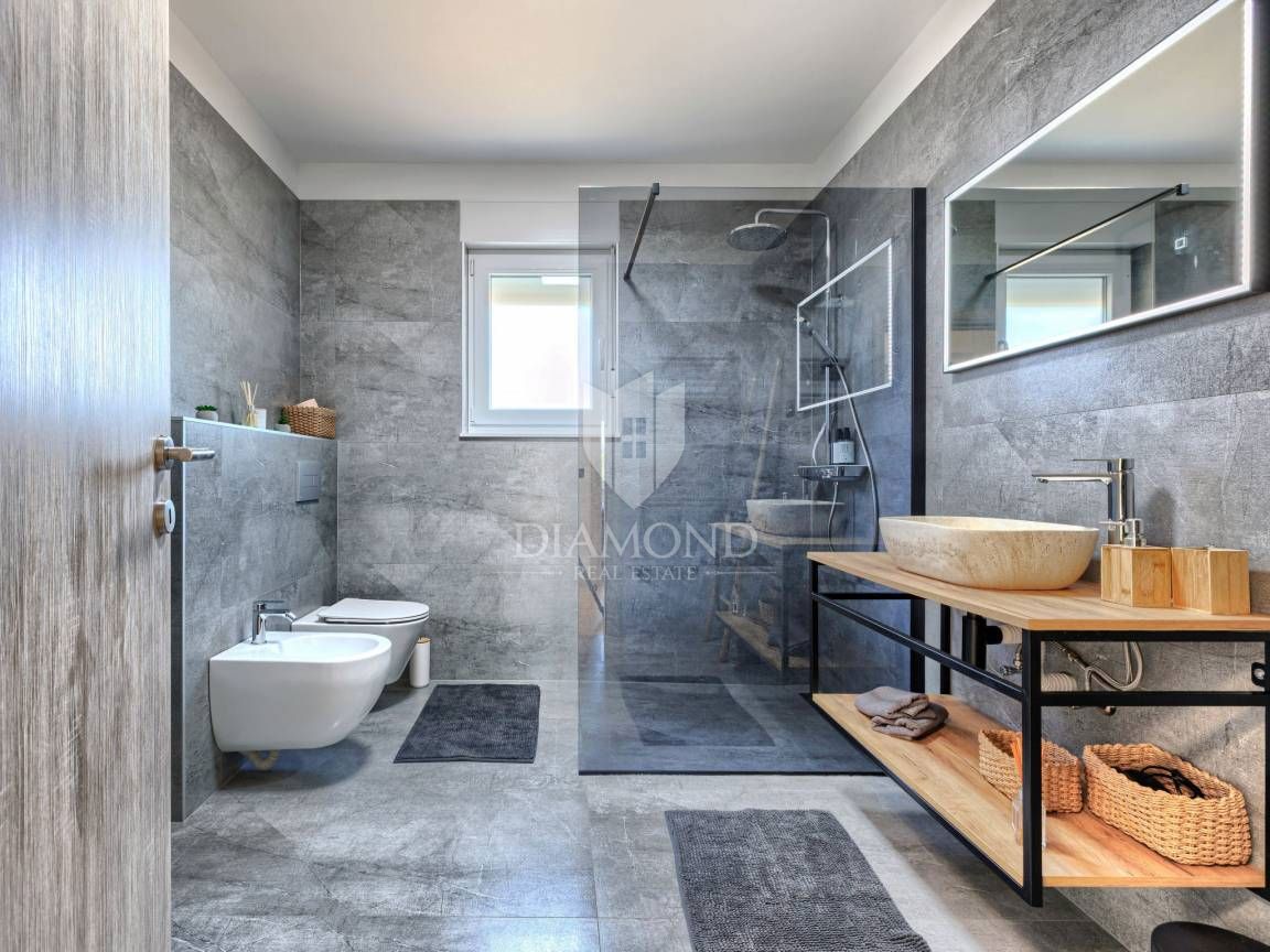 ISTRIA, LABIN, CASA CON AMPIO TERRENO EDIFICABILE