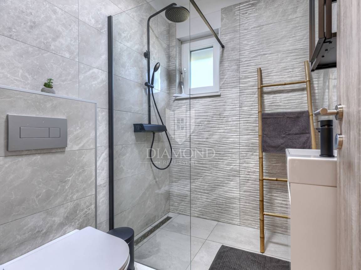 ISTRIA, LABIN, CASA CON AMPIO TERRENO EDIFICABILE