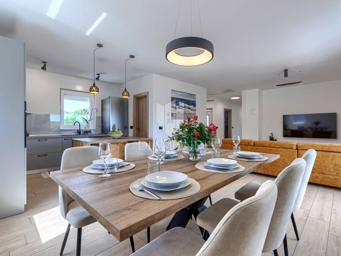 ISTRIA, LABIN, CASA CON AMPIO TERRENO EDIFICABILE