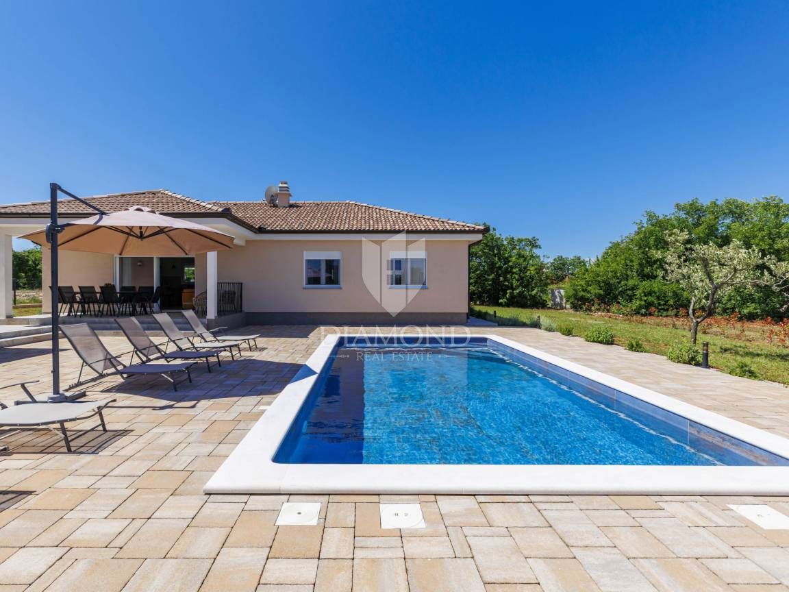 ISTRIA, LABIN, CASA CON AMPIO TERRENO EDIFICABILE