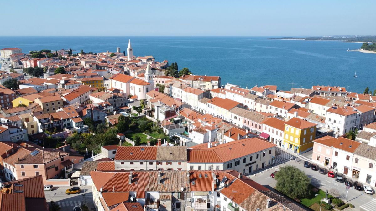 Sv. Lovreč – terreno edificabile di 855 m² con infrastruttura adiacente alla particella