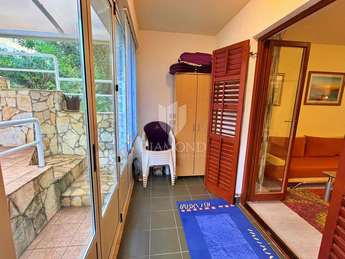 Appartamento con ampia terrazza, Rabac