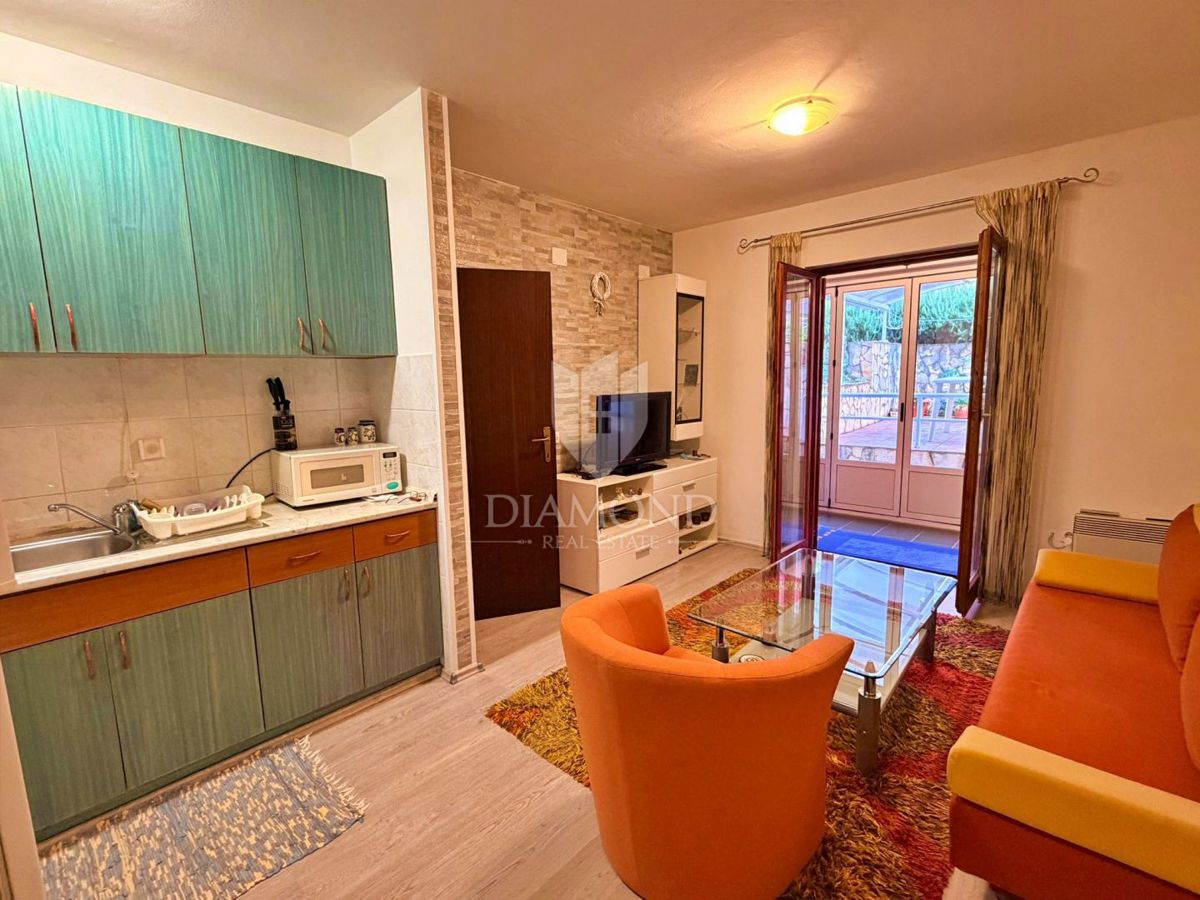 Appartamento con ampia terrazza, Rabac