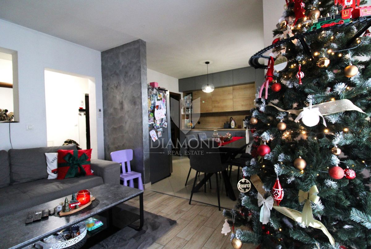 RIJEKA, VIŠKOVO, Appartamento modernamente arredato 2 camere da letto + soggiorno