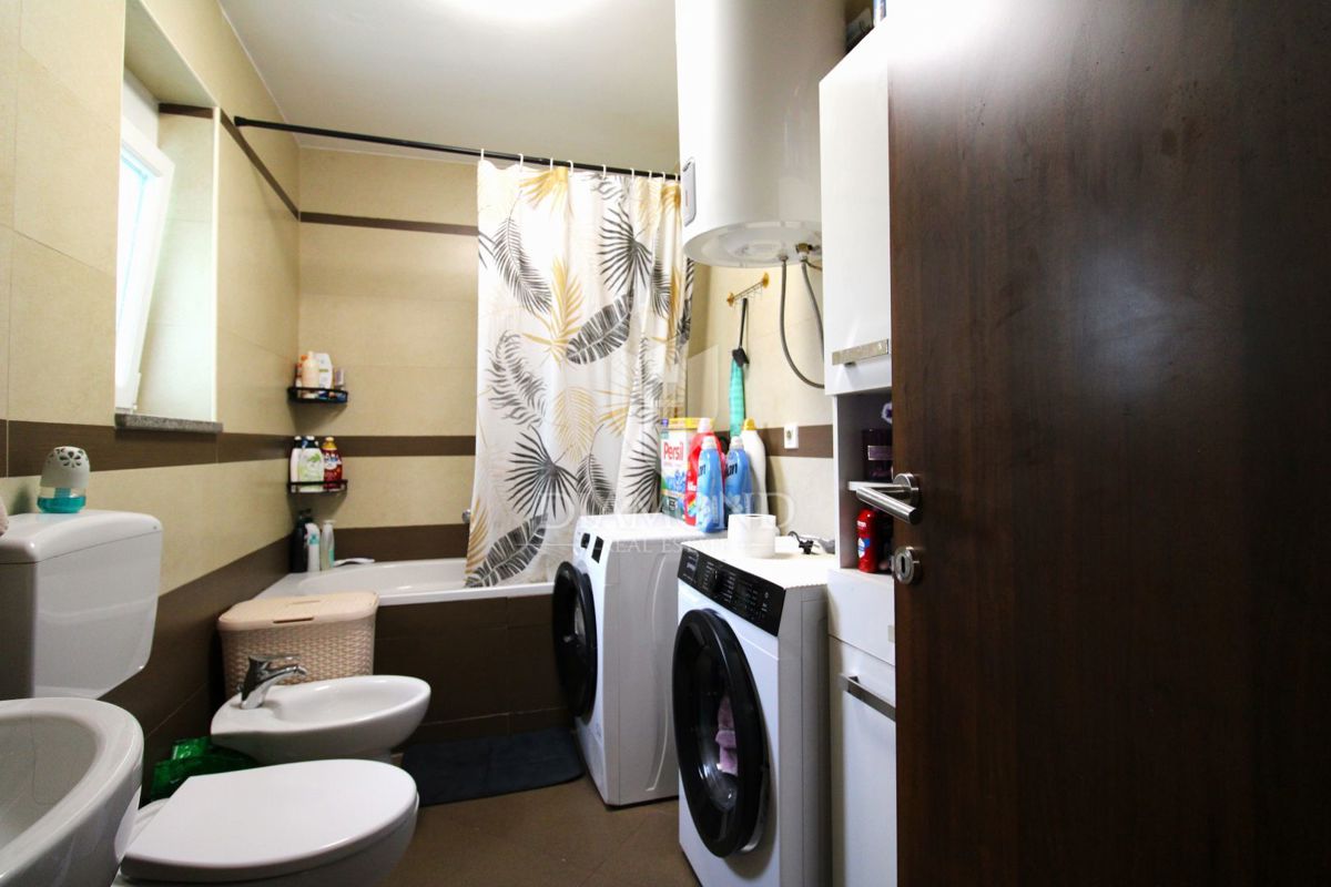 RIJEKA, VIŠKOVO, Appartamento modernamente arredato 2 camere da letto + soggiorno