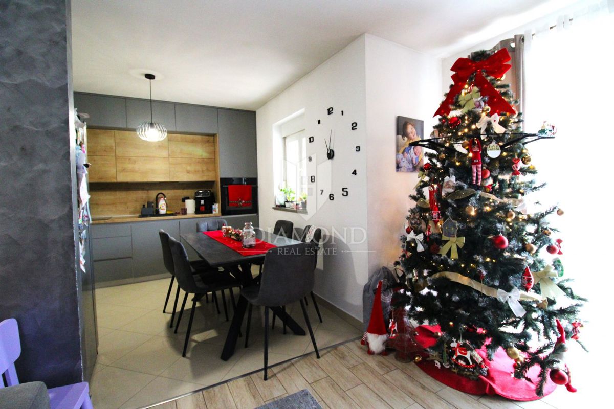 RIJEKA, VIŠKOVO, Appartamento modernamente arredato 2 camere da letto + soggiorno