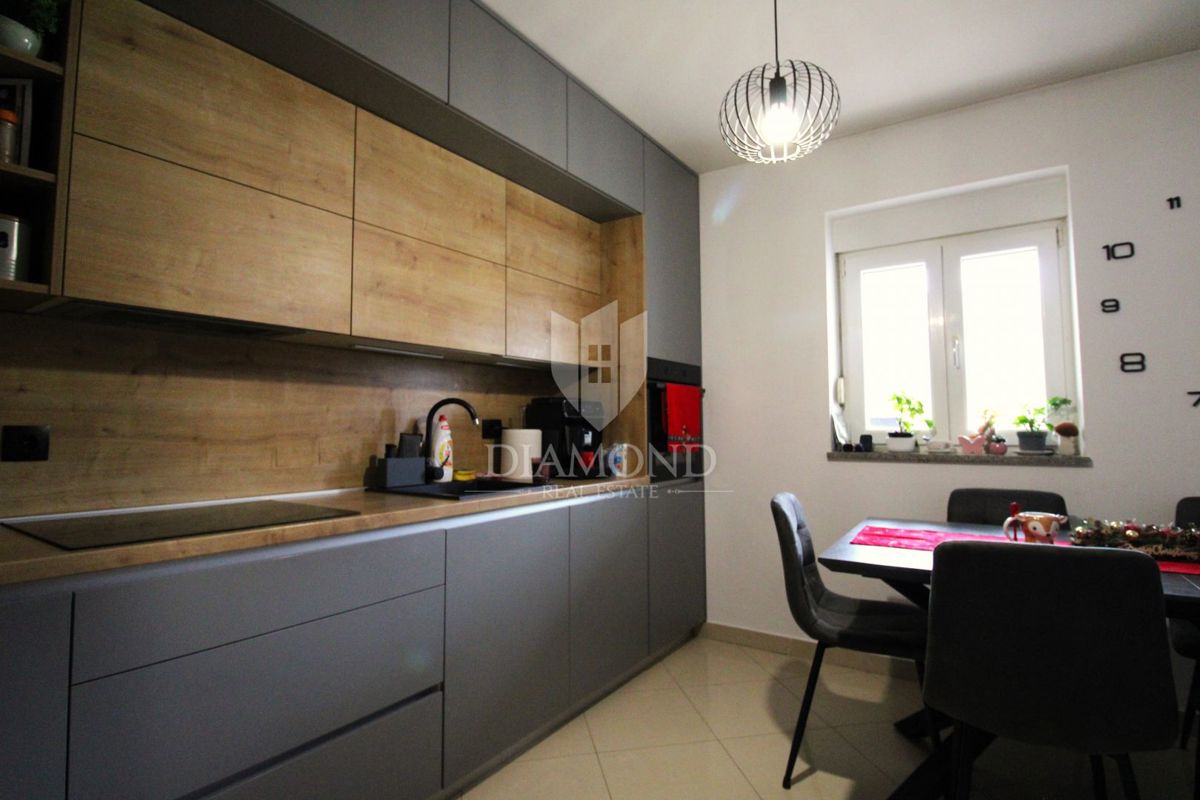 RIJEKA, VIŠKOVO, Appartamento modernamente arredato 2 camere da letto + soggiorno