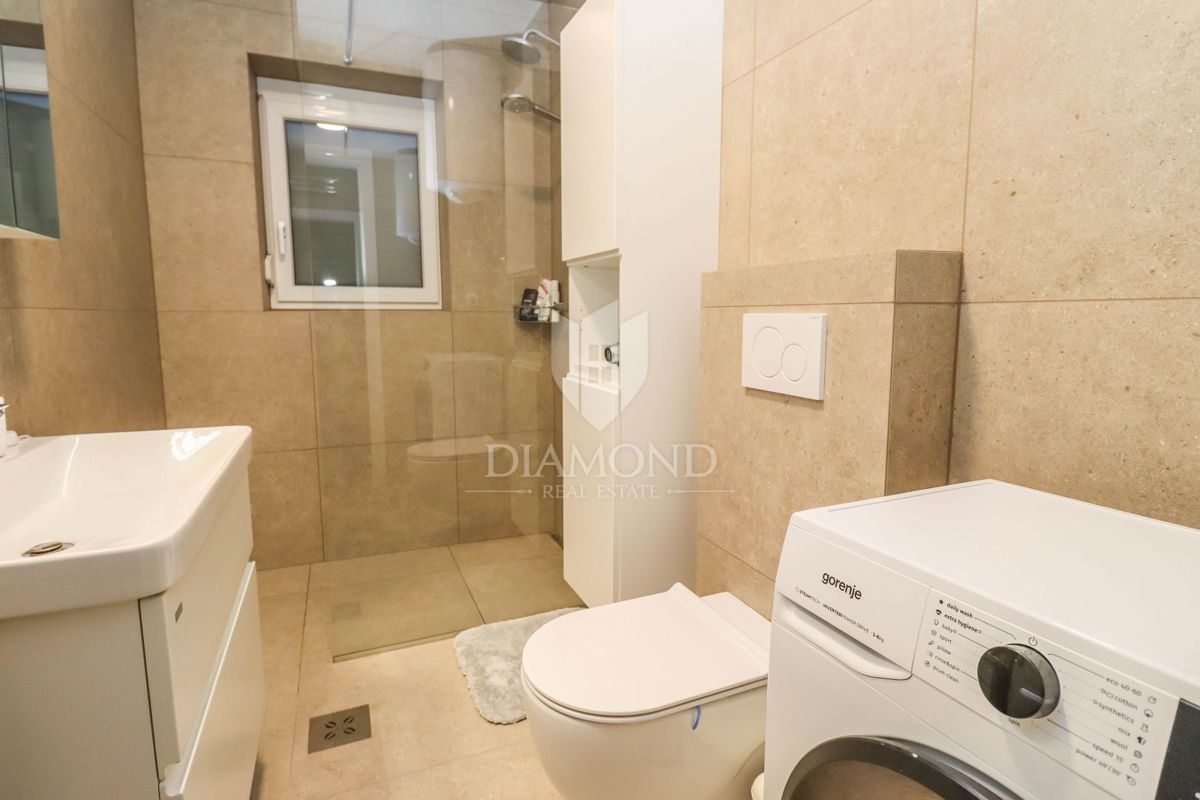 Grazioso appartamento con giardino privato a Premantura