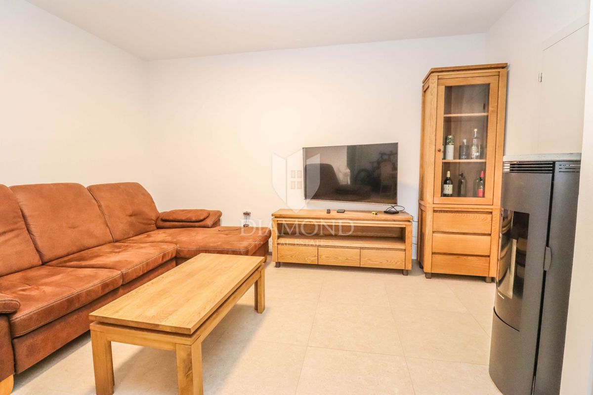 Grazioso appartamento con giardino privato a Premantura