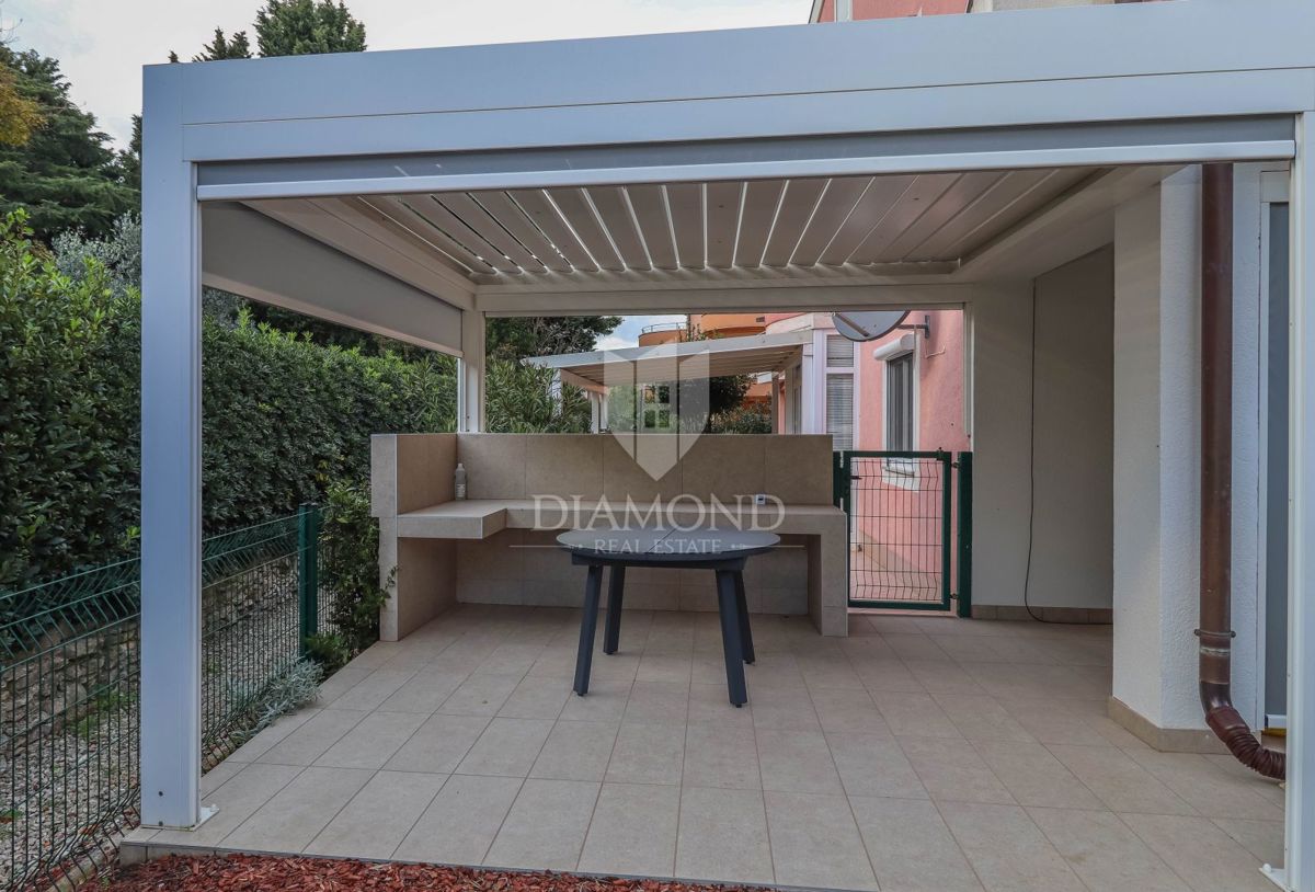 Grazioso appartamento con giardino privato a Premantura