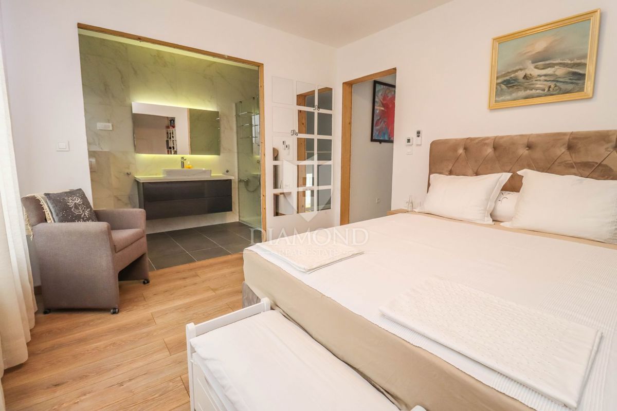 Nuova casa moderna con piscina a Banjole