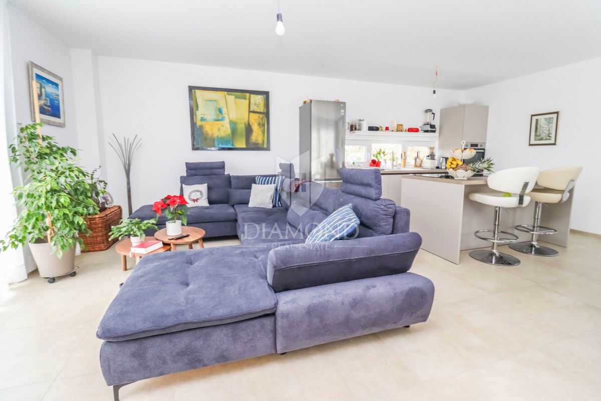 Nuova casa moderna con piscina a Banjole