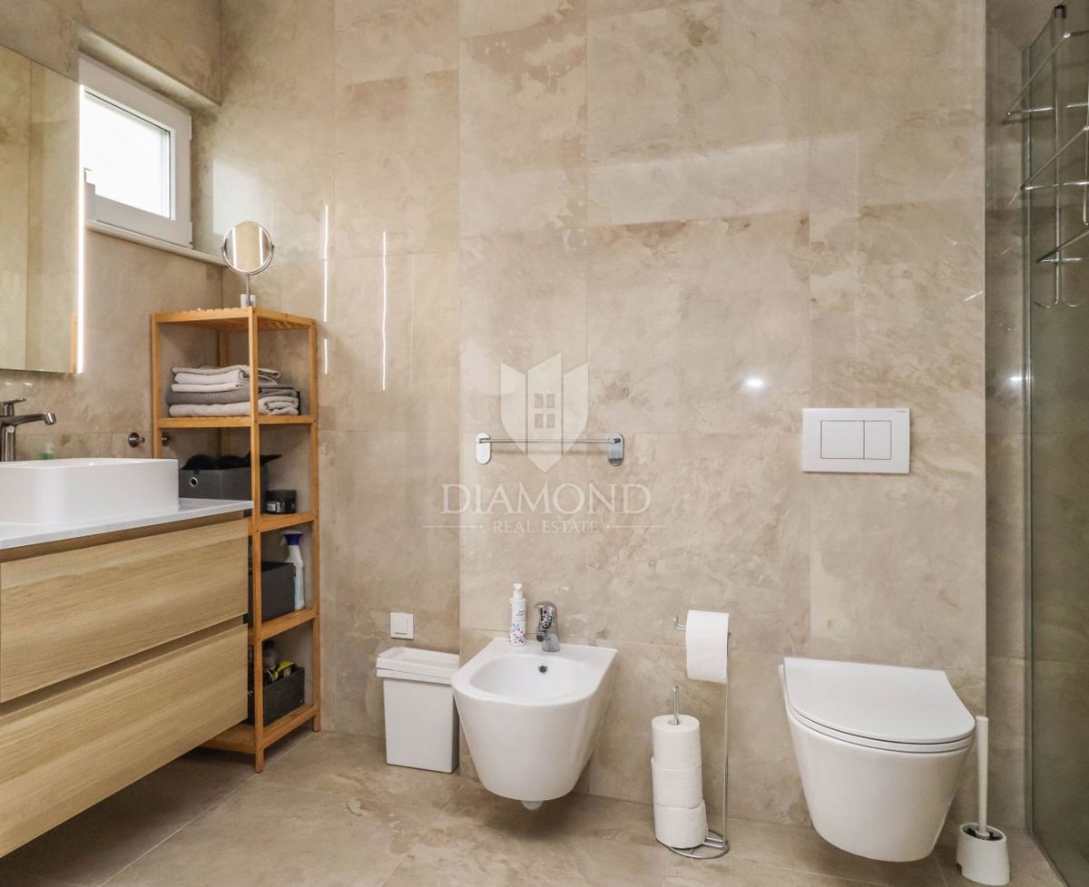 Nuova casa moderna con piscina a Banjole