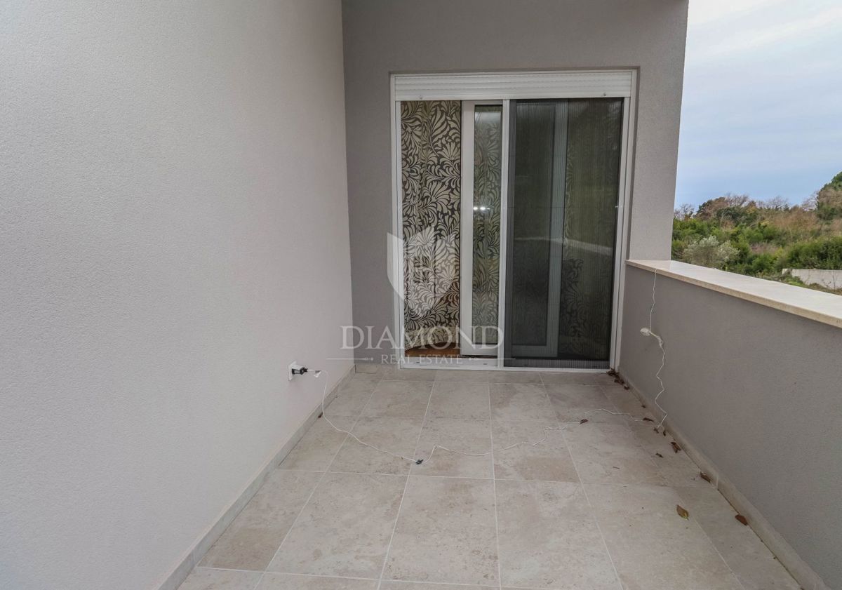 Nuova casa moderna con piscina a Banjole