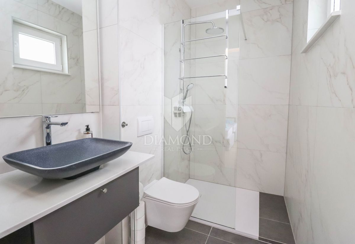 Nuova casa moderna con piscina a Banjole