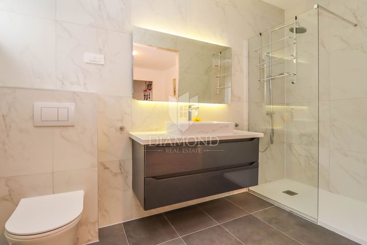 Nuova casa moderna con piscina a Banjole