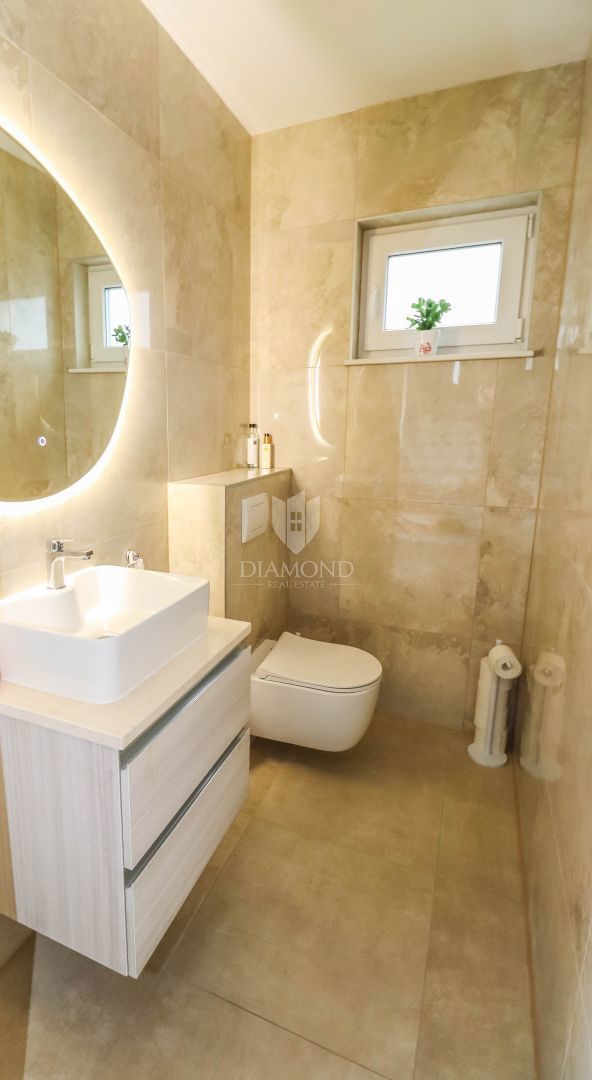 Nuova casa moderna con piscina a Banjole