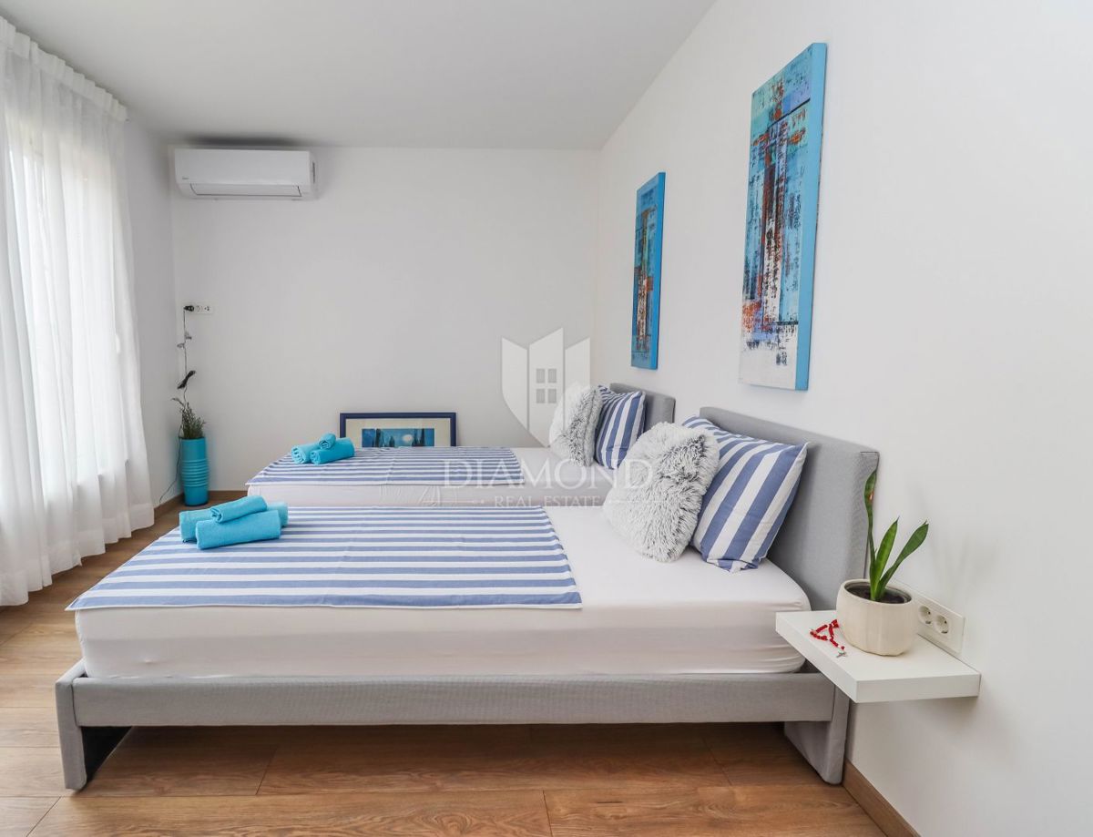 Nuova casa moderna con piscina a Banjole