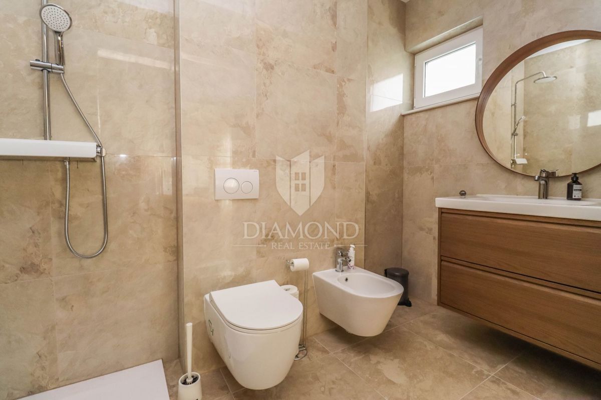 Nuova casa moderna con piscina a Banjole