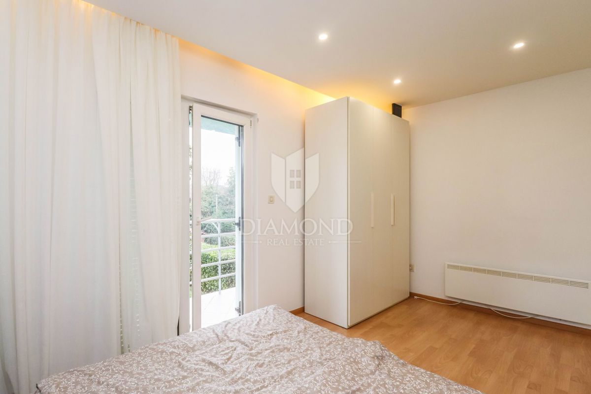 OCCASIONE! ROVIGNO! NUOVO APPARTAMENTO CON TRE BALCONI!