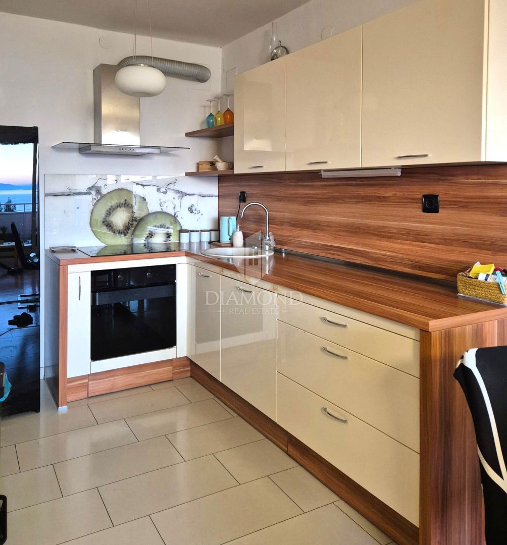 RIJEKA, GORNJA VEŽICA- Appartamento con vista mare, 2 camere da letto + soggiorno