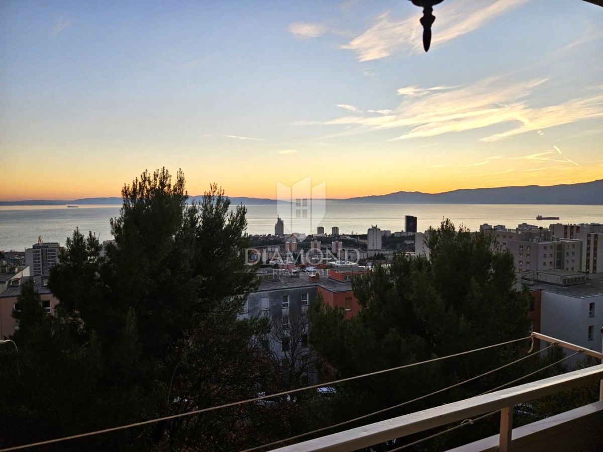 RIJEKA, GORNJA VEŽICA- Appartamento con vista mare, 2 camere da letto + soggiorno