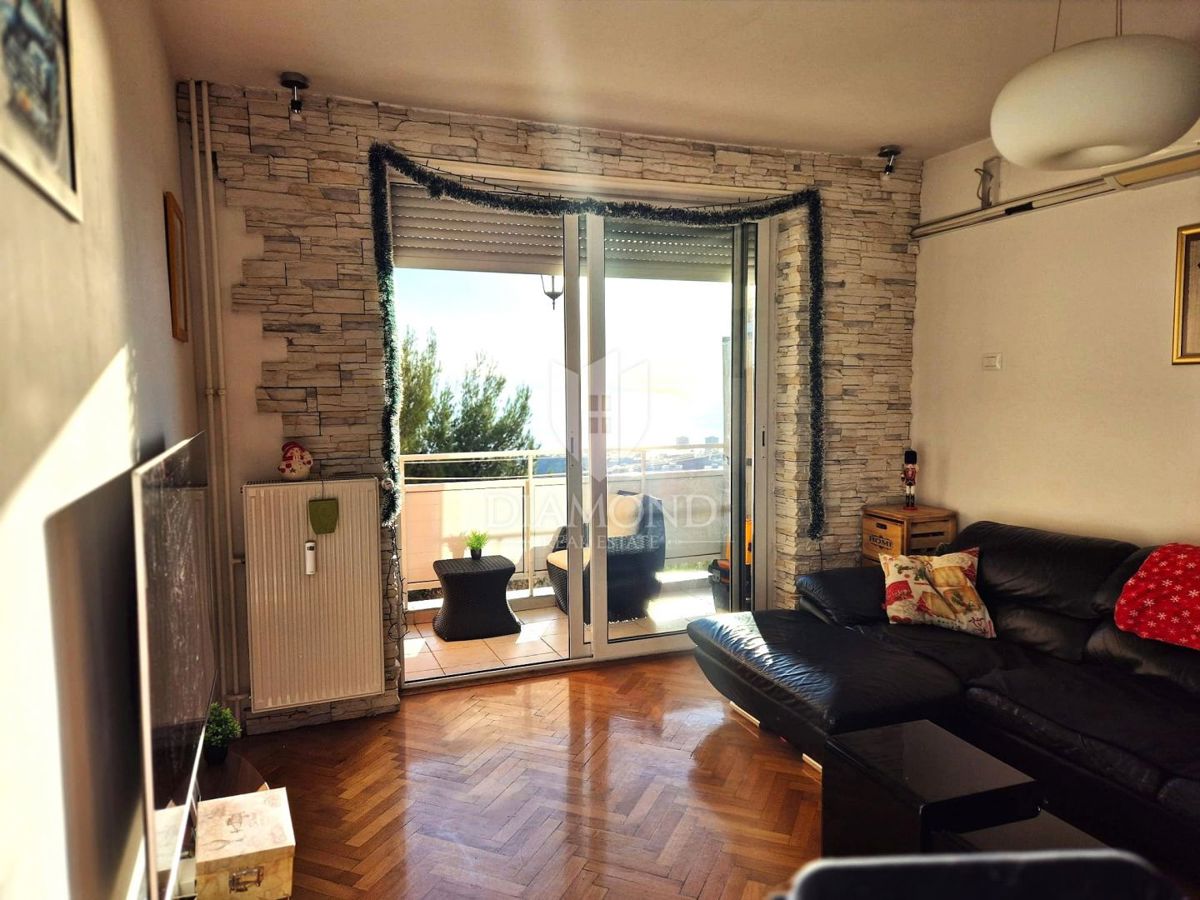 RIJEKA, GORNJA VEŽICA- Appartamento con vista mare, 2 camere da letto + soggiorno