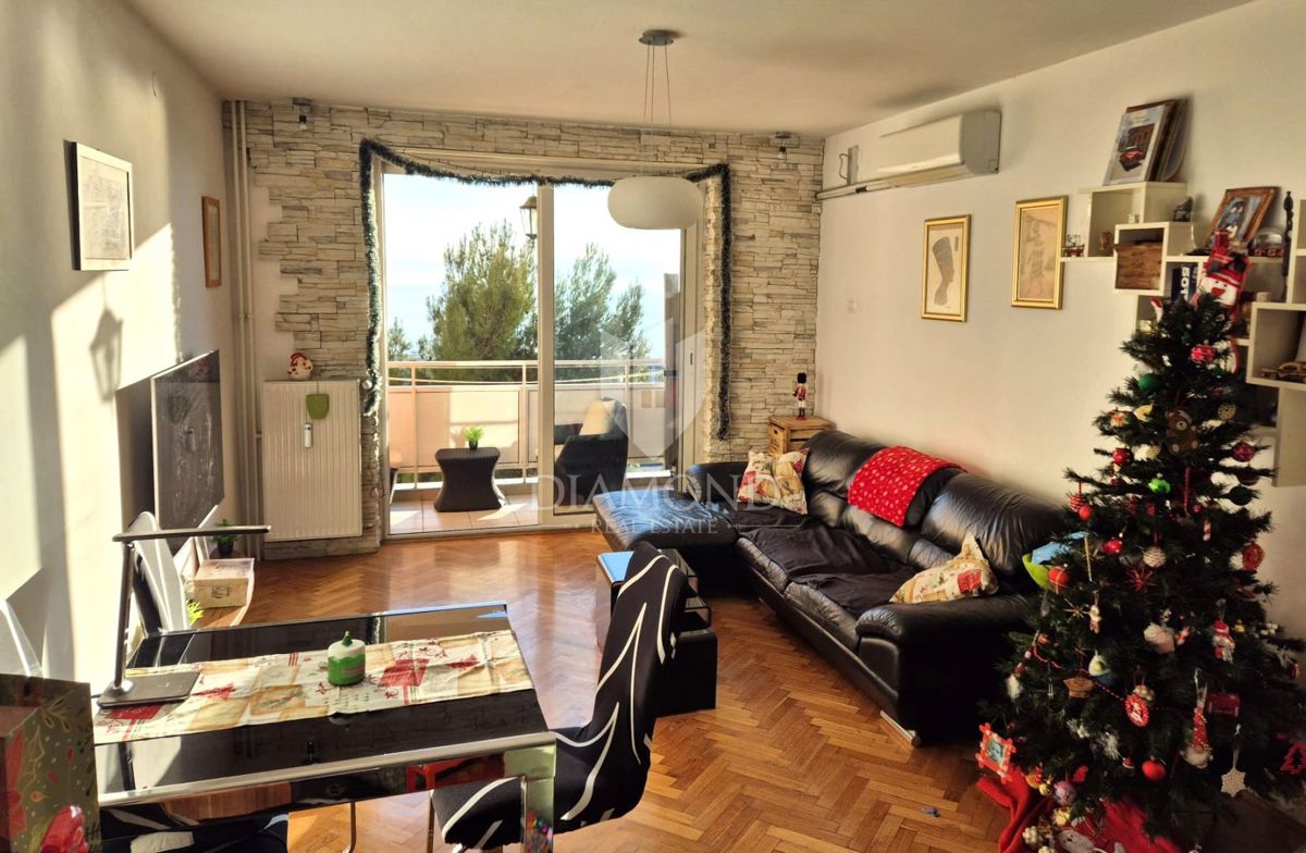 RIJEKA, GORNJA VEŽICA- Appartamento con vista mare, 2 camere da letto + soggiorno