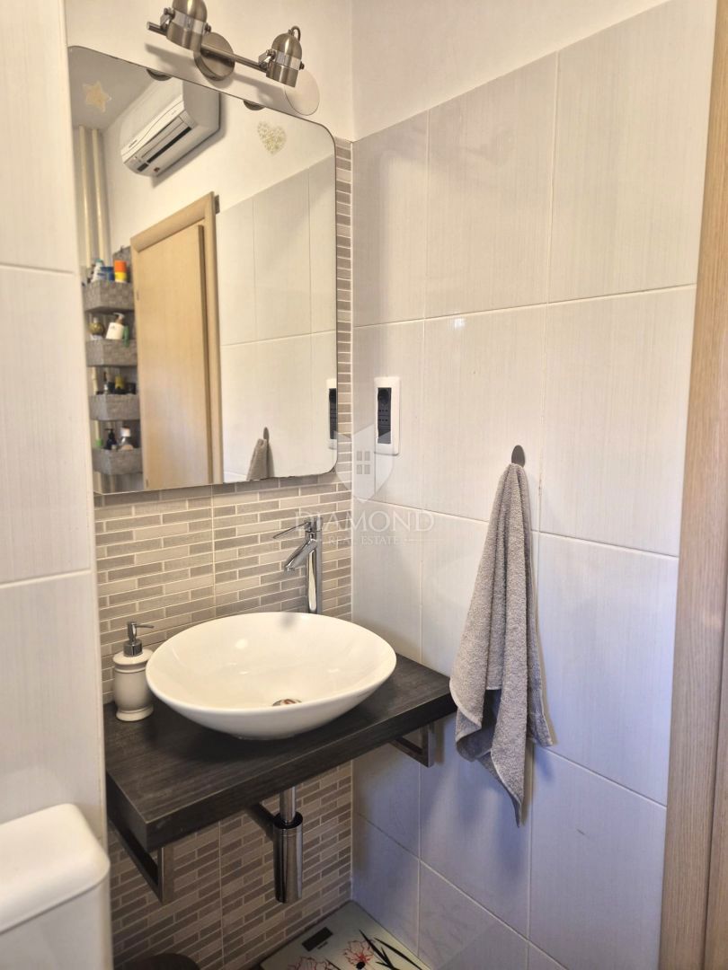 RIJEKA, GORNJA VEŽICA- Appartamento con vista mare, 2 camere da letto + soggiorno