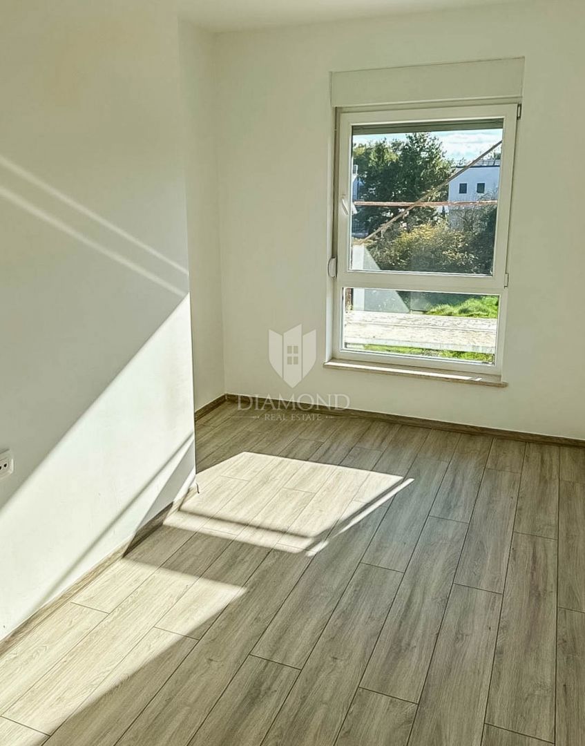 Nuovo appartamento con due camere da letto in una posizione tranquilla a Medolino