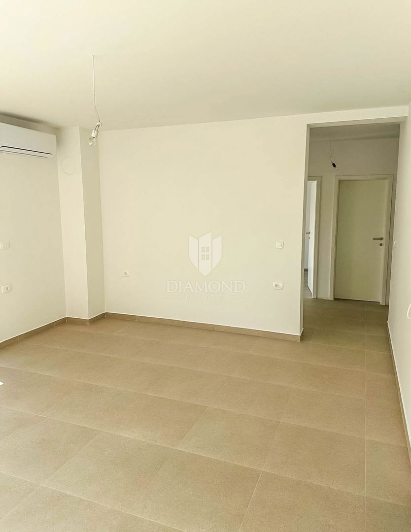 Nuovo appartamento con due camere da letto in una posizione tranquilla a Medolino