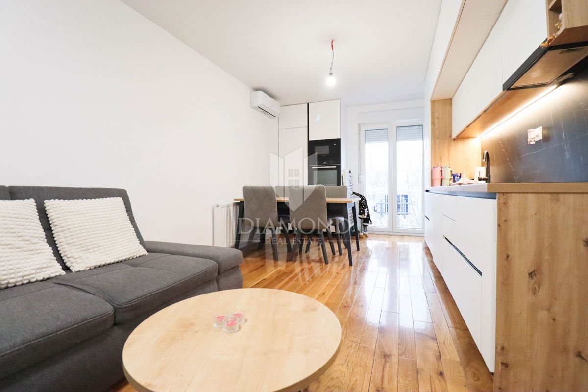 Zagabria, Voltino! Appartamento con tre camere da letto completamente ristrutturato!