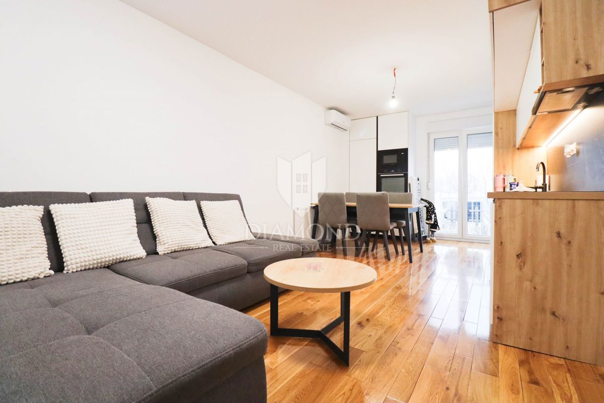 Zagabria, Voltino! Appartamento con tre camere da letto completamente ristrutturato!