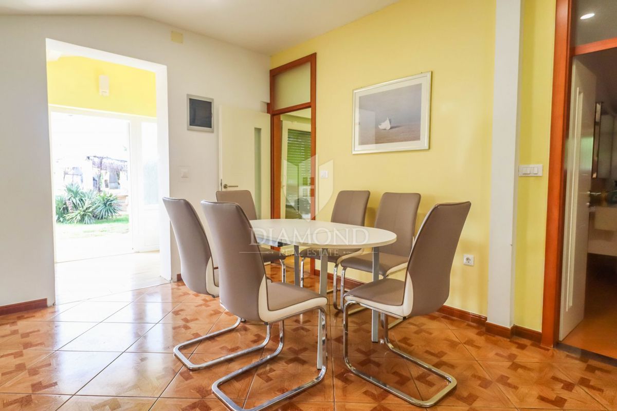 Pola dintorni, casa con un bellissimo giardino