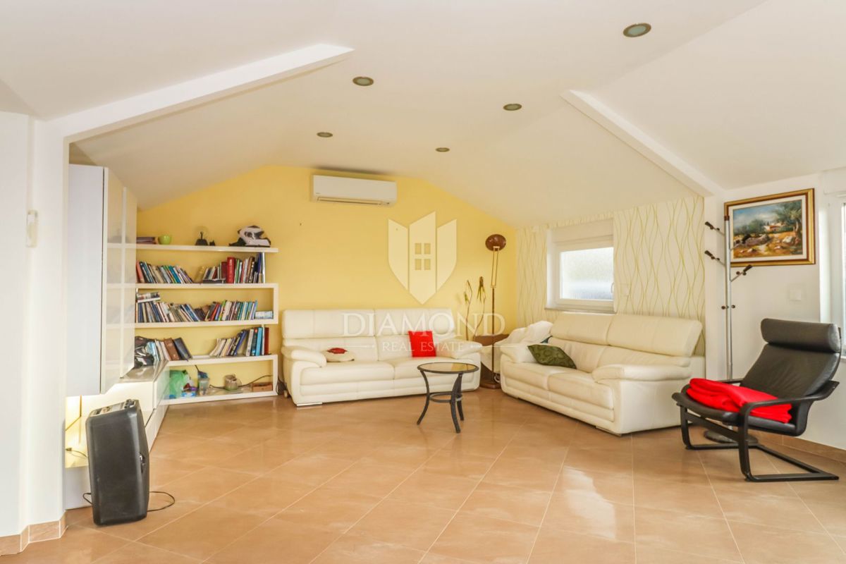 Pola dintorni, casa con un bellissimo giardino