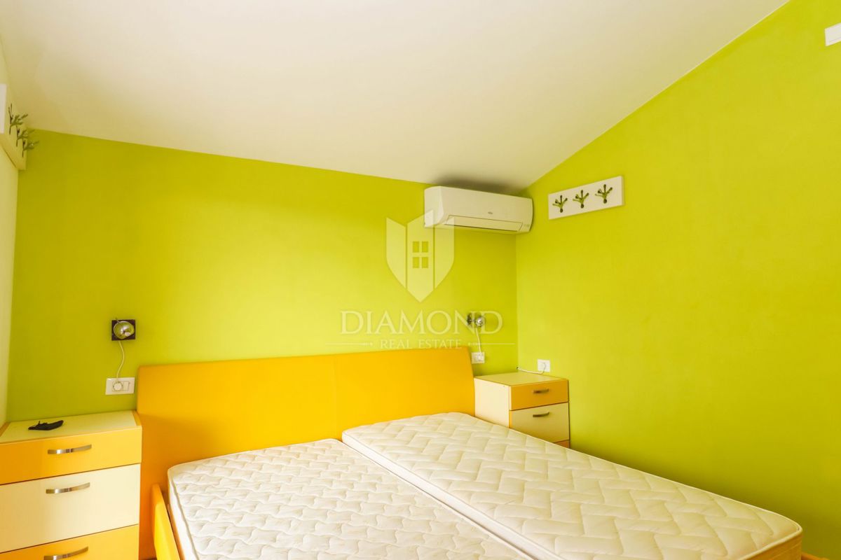 Pola dintorni, casa con un bellissimo giardino